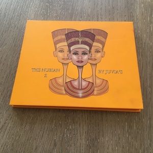 Juvias place eyeshadow palette